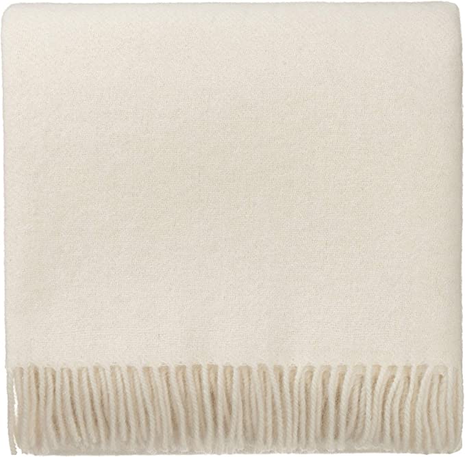 Butter fringe blanket – soft, lightweight throw for cozy event styling